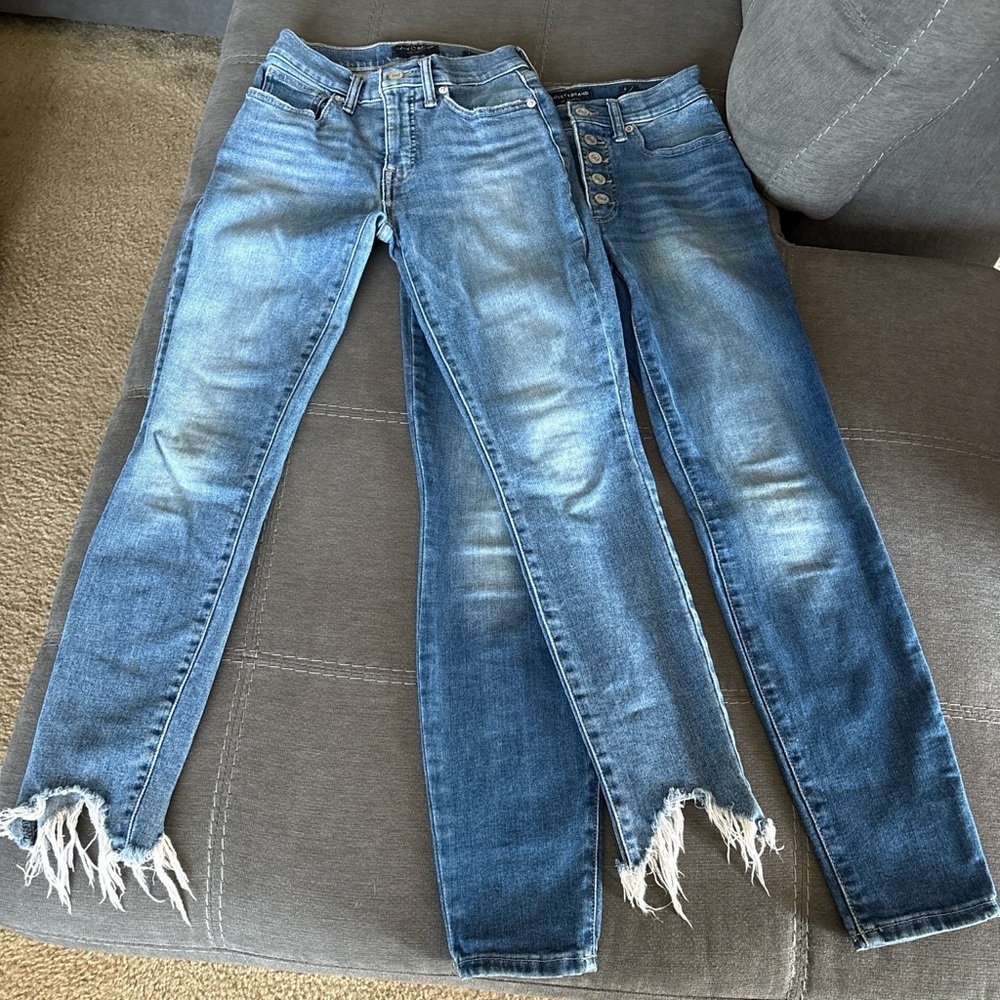 Lucky Brand Frayed Hem Blue Skinny Jeans. 0/25